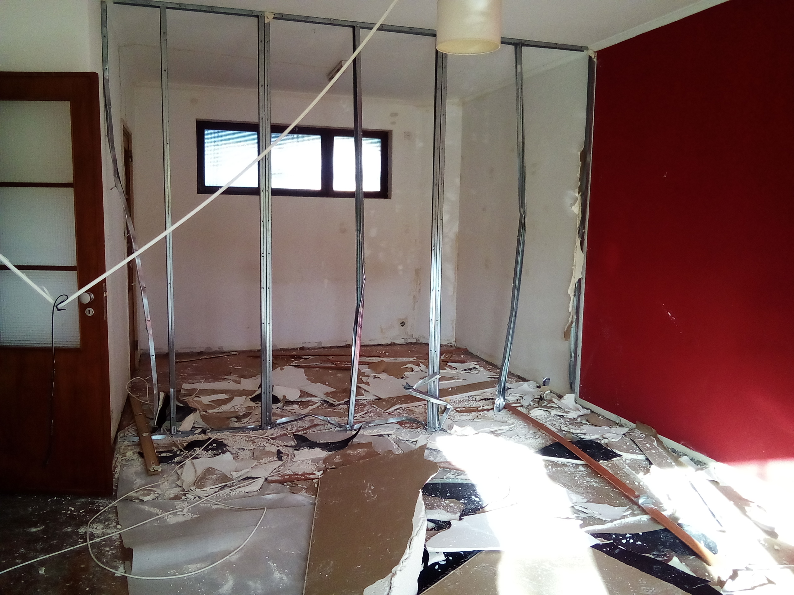 Demolição de uma divisão em "pladur"