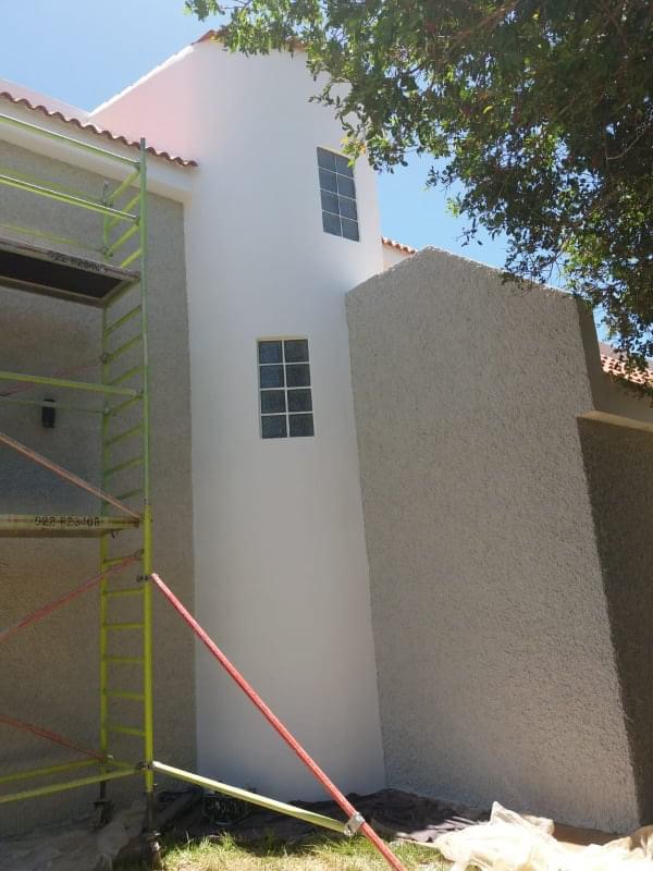 Reparo, aplicação de primer e pintura.