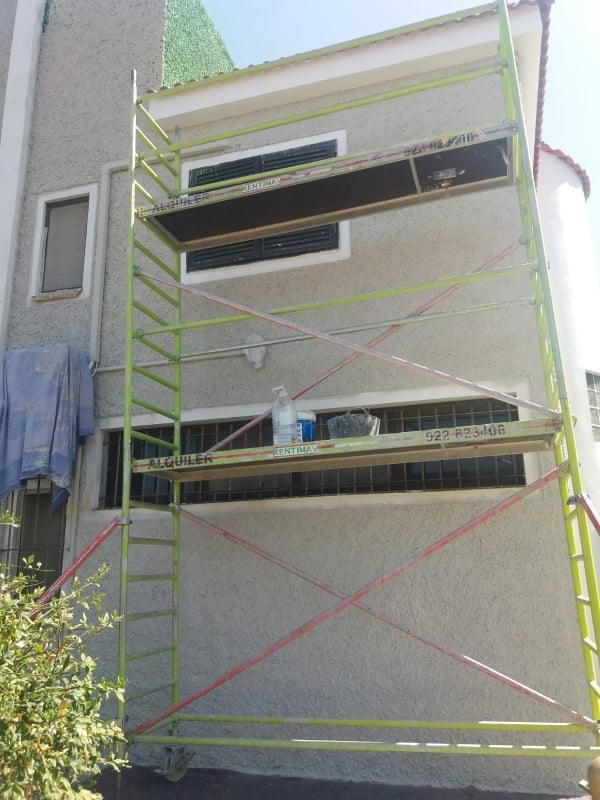 Reparo, aplicação de primer e pintura.