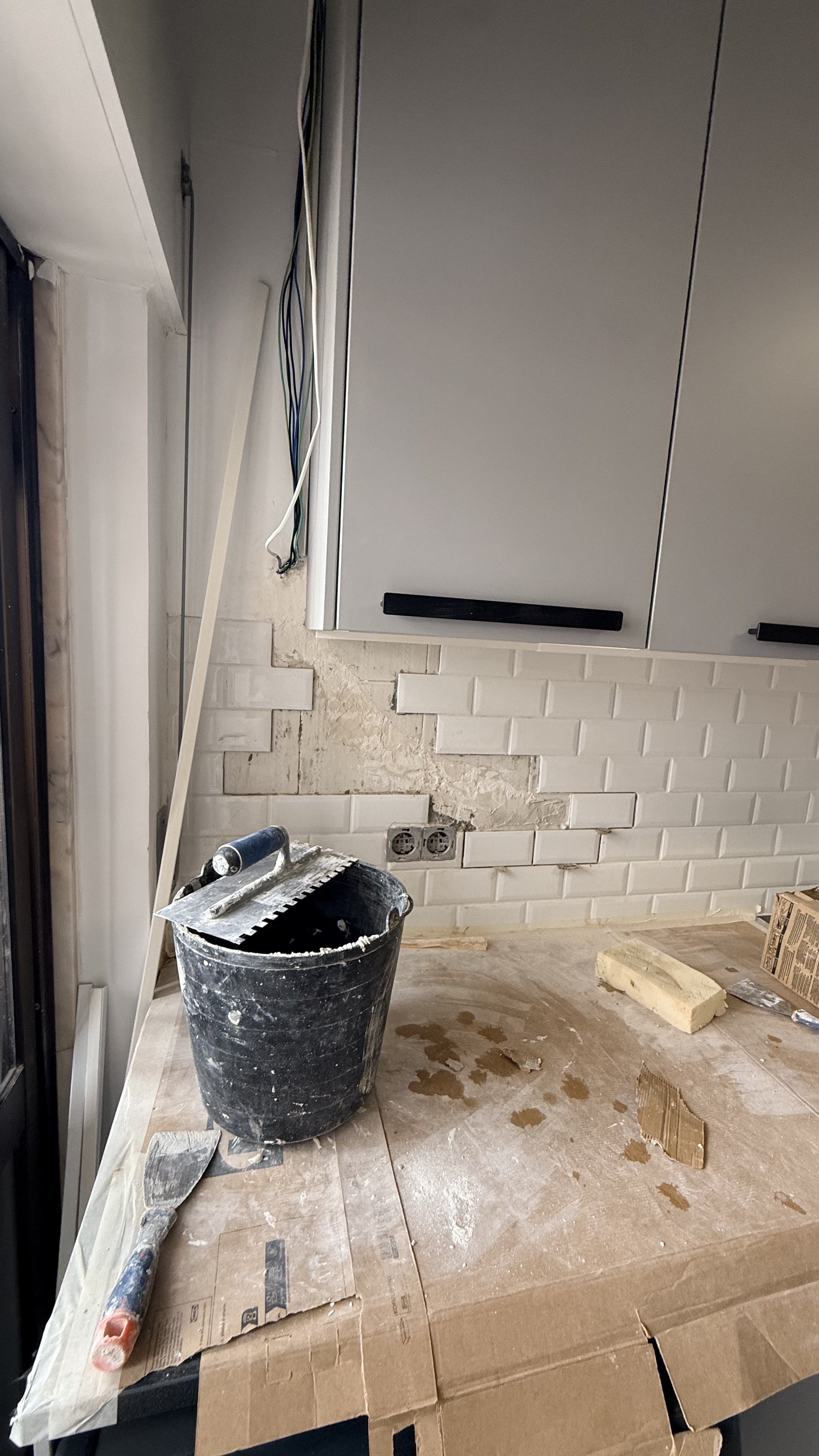 Reparo elétrico e ladrilho