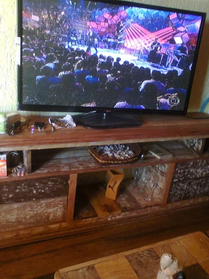 consola Tv madeira Demoliçao
