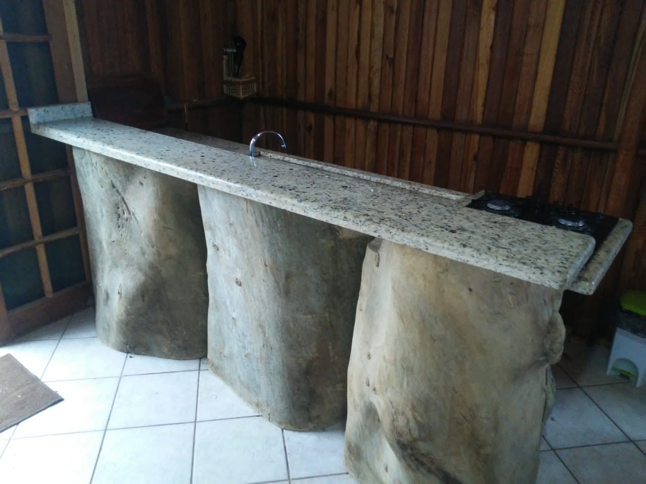 Pia de troncos de arvores