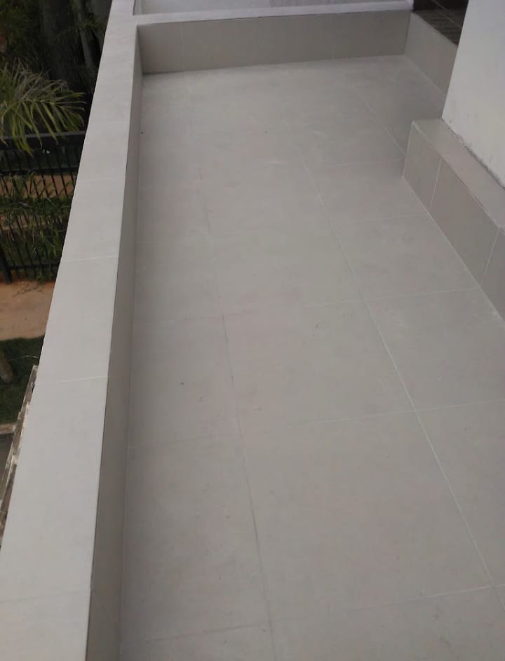 ASSENTAMENTO DE PORCELANATO