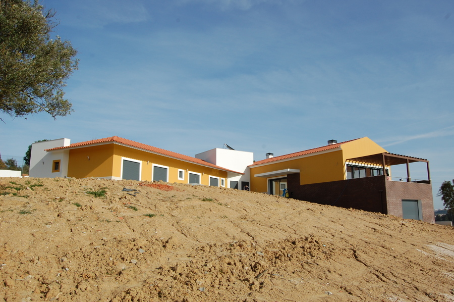 Alçado Sul visto da parte inferior do terreno