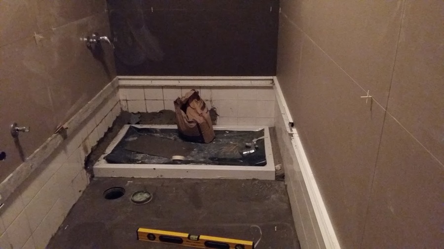 colocação de nova base de duche