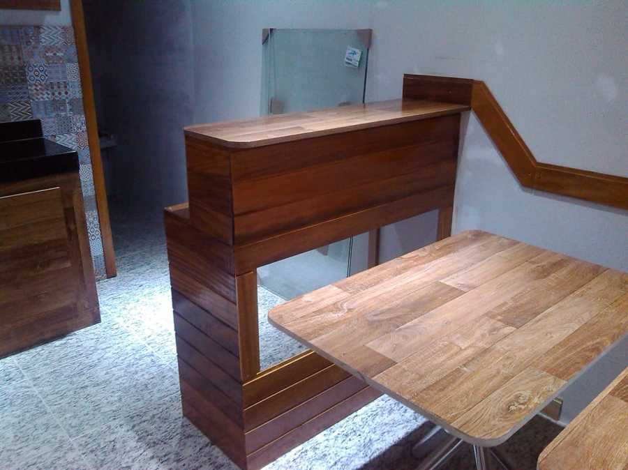 Confecção e montagem do balcão de atendimento em mdf