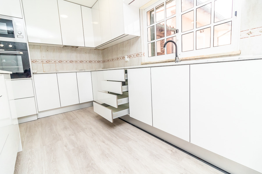 Cozinha Branca com portas em alto brilho