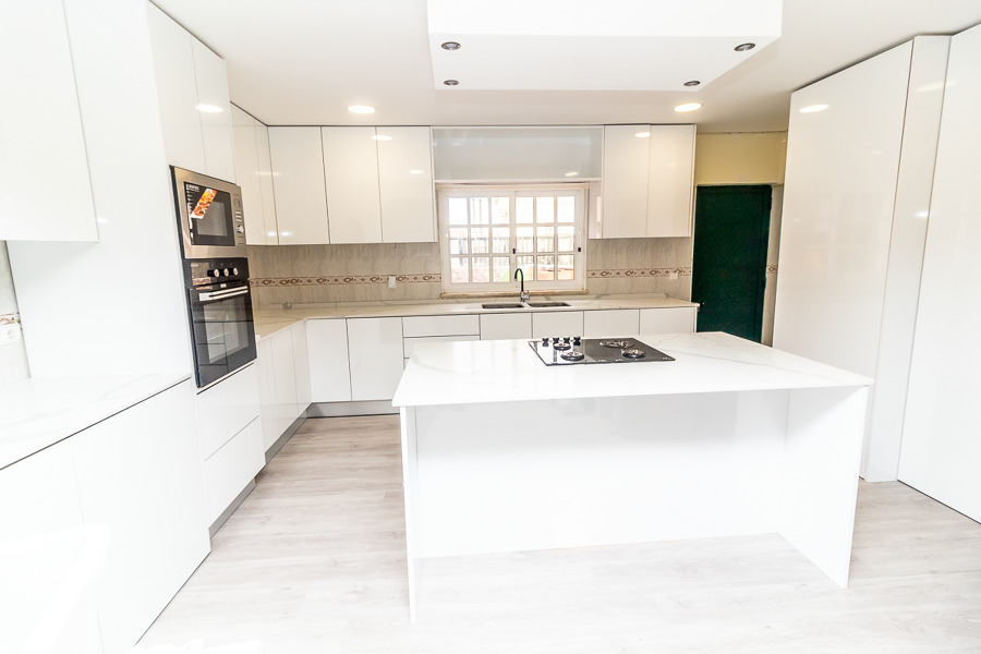 Cozinha Branca com portas em alto brilho
