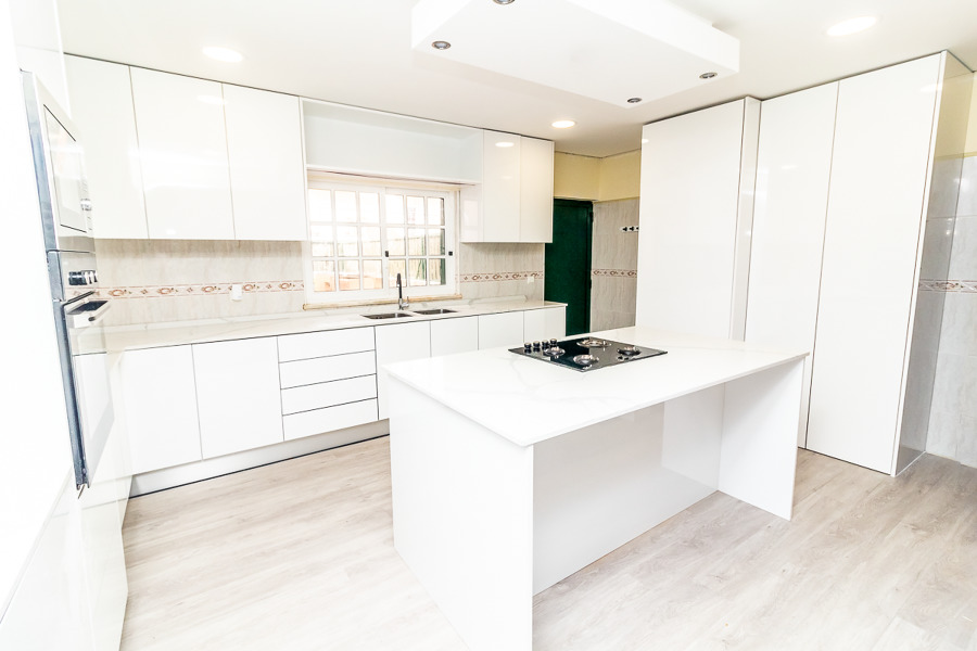 Cozinha Branca com portas em alto brilho