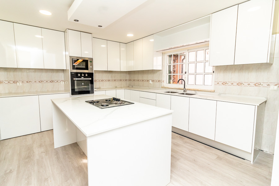 Cozinha Branca com portas em alto brilho