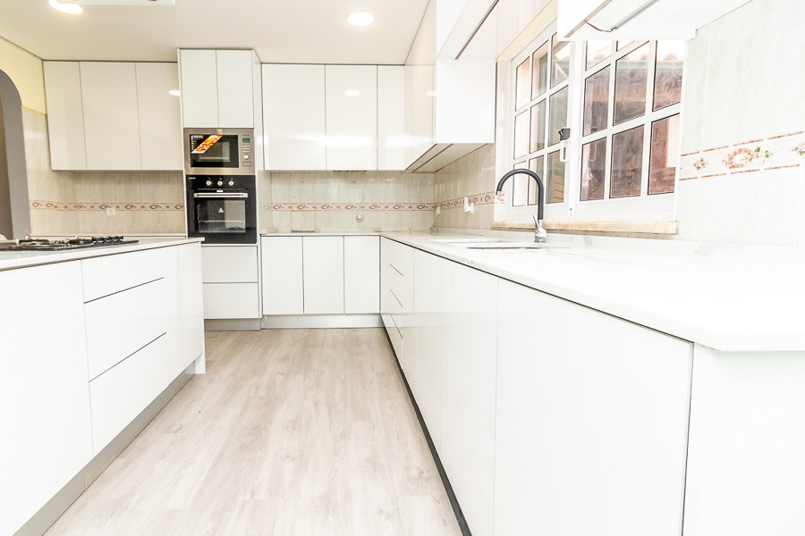 Cozinha Branca com portas em alto brilho