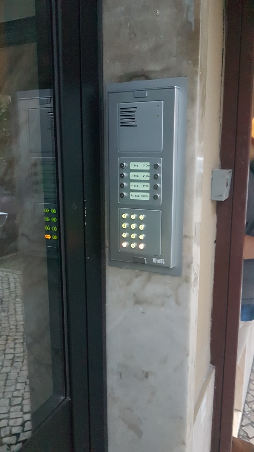 Instalação de intercomunicadores