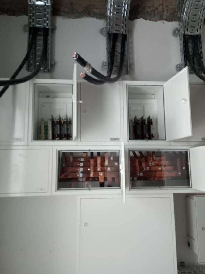 Instalação de quadro de coluna