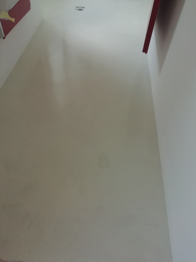 Micro cimento na casa de banho cor branca
