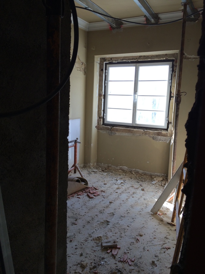 OBRAS EM UM DOS APARTAMENTOS