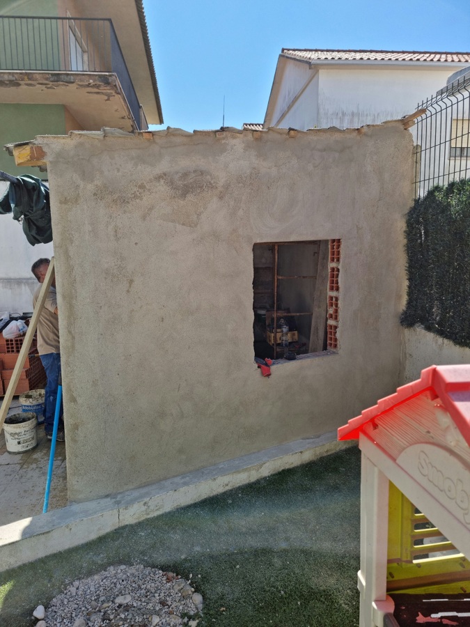 Parede com janela após reboco