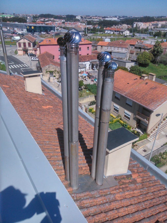 Reparação de telhado e colocação de girândolas