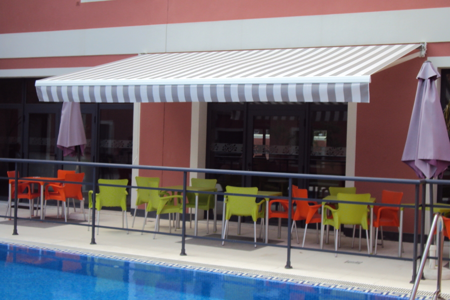 toldo direito de braços extensivos, esplanada lar 3ª idade