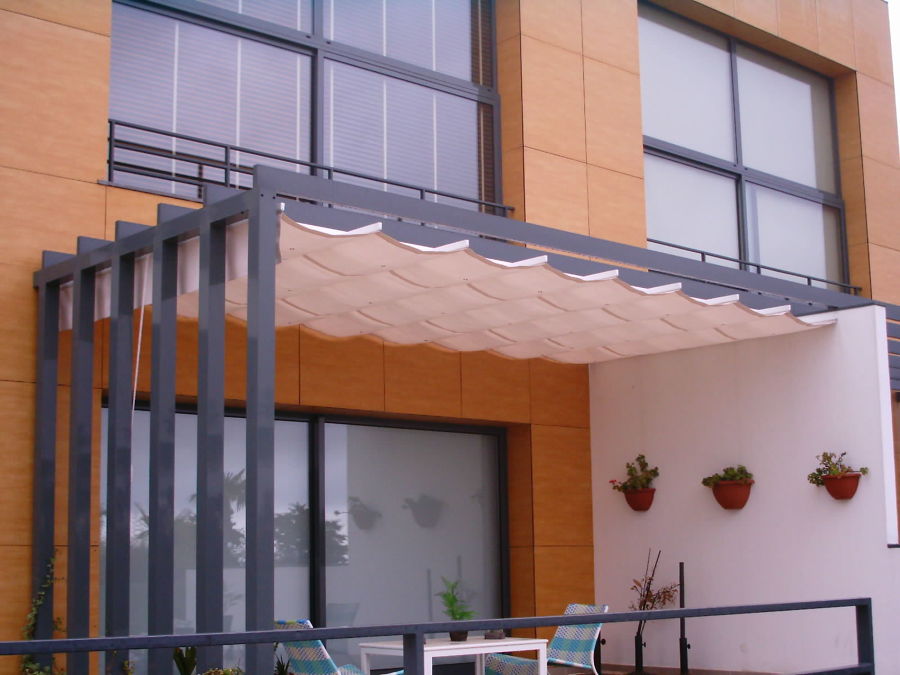 toldo horizontal de correr aplicado em pérgola