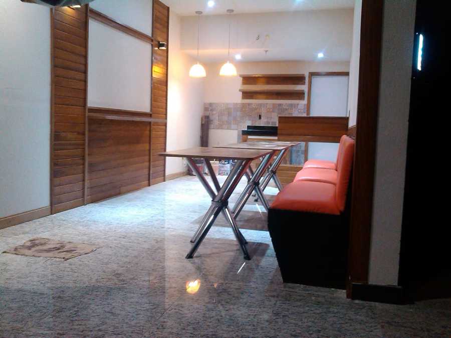 Vista frontal de entrada da cafeteria