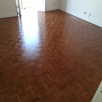 Manutenção a pavimento de madeira (tacos de jatobá)