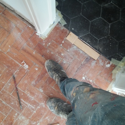 Reparaçao de pavimento em taco 21 pinho