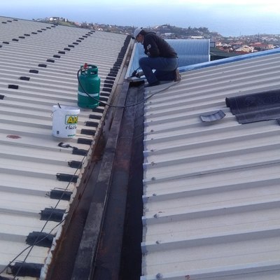 Impermeabilização de caleiras em armazem