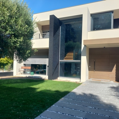 Projeto Concluído: Transformação Completa da Fachada na Aroeira, Portugal