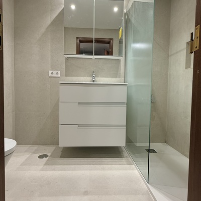 Remodelação total de casa de banho com teto falso