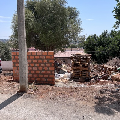 Muro obra  alcantarilha Faro