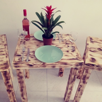 Mesa de madeira maciça