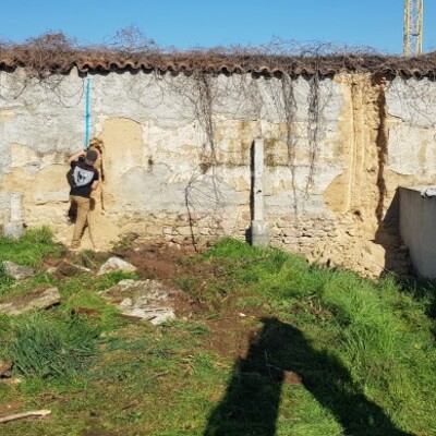 abertura de muro para acesso futuro a entrada de casa