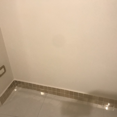 Piso e rodapé em pastilhas