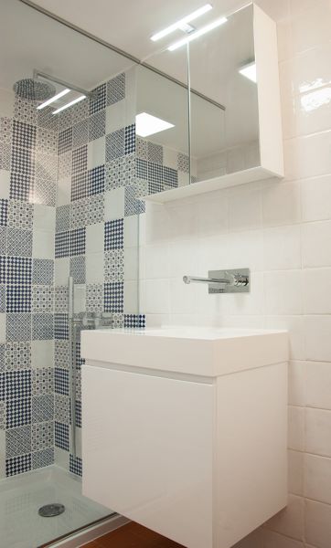 Casa de banho com chuveiro encantador