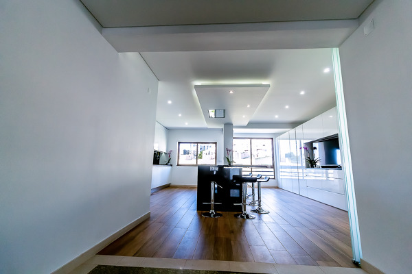 Cozinha MDF Hidrófugo lacado.