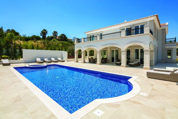 Piscinas pré-fabricadas