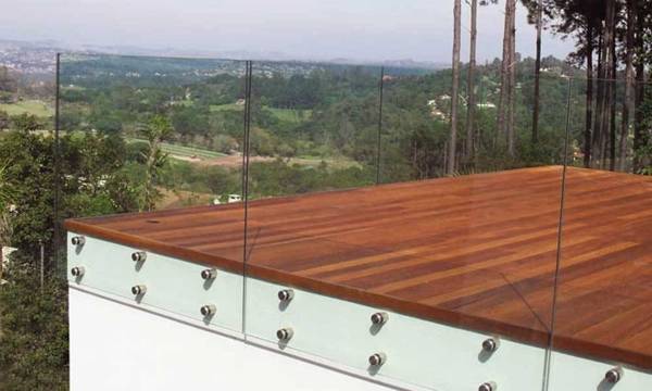 Proteção de terraço em vidro