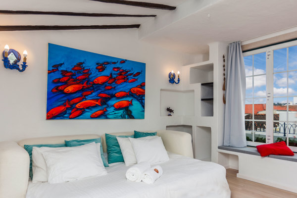 Um quarto cheio de cor