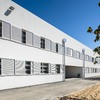 Vista geral da escola, completamente interligada:
