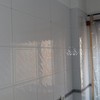 Remover azulejos de origem (em parede) e alisar parede com textura de baixo relevo