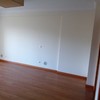 Construção parede no quarto suite