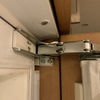 Arranjar ferragens de porta de encastre de frigorífico