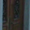 Remodelação de porta de entrada de prédio em madeira